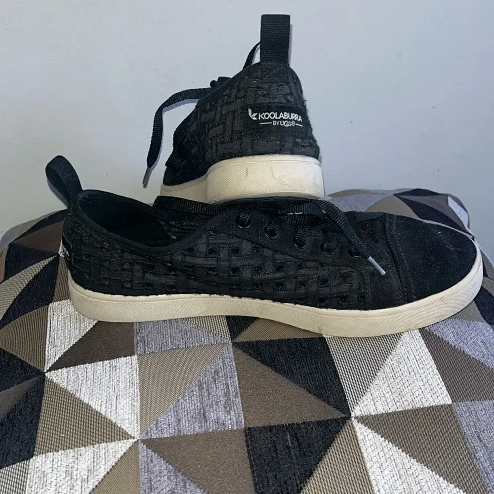 EXCELLENT CONDITION KOOLABURRA BY UGG BLACK WOVEN SNEAKERS SIZE 9